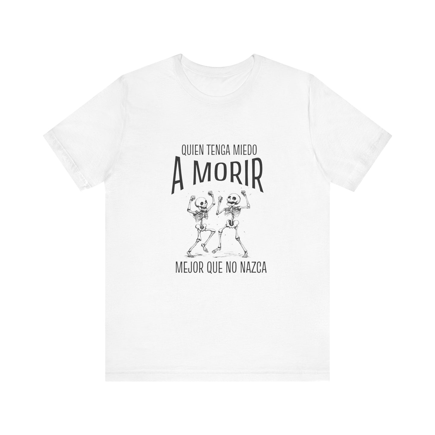 Quien Tenga Miedo a Morir, Mejor Que No Nazca Graphic Tee - Fearless Mexican Attitude | Camiseta con Actitud Mexicana