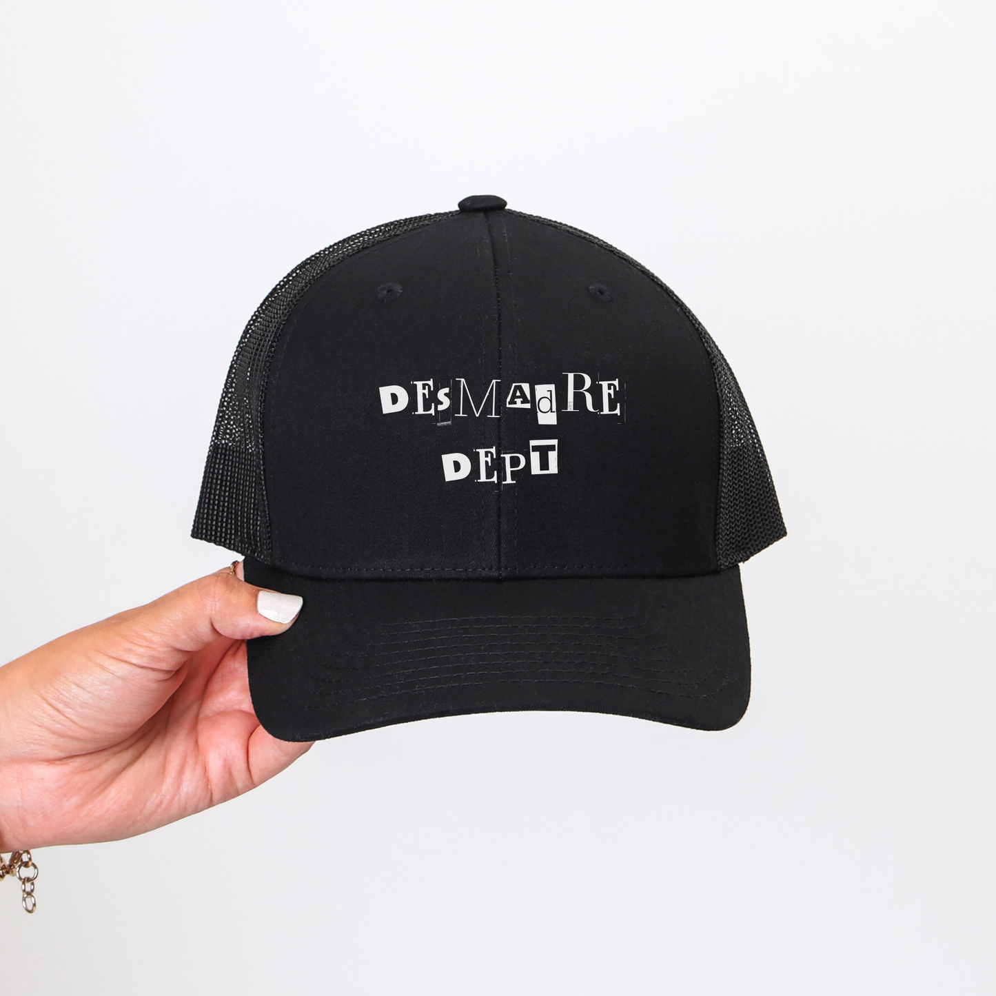 Desmadre Dept Trucker Hat – Gorra Negra Pa’ los que Hacen del Caos un Arte
