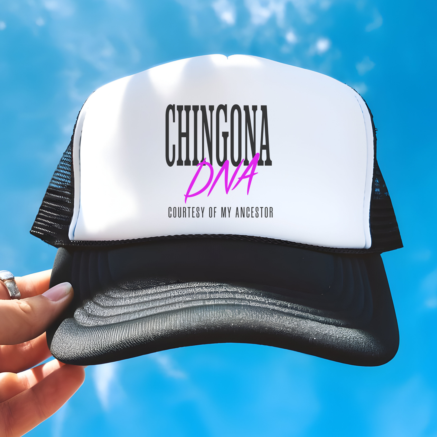 Chingona DNA Trucker Hat – Gorra Negra con Orgullo Ancestral y Estilo