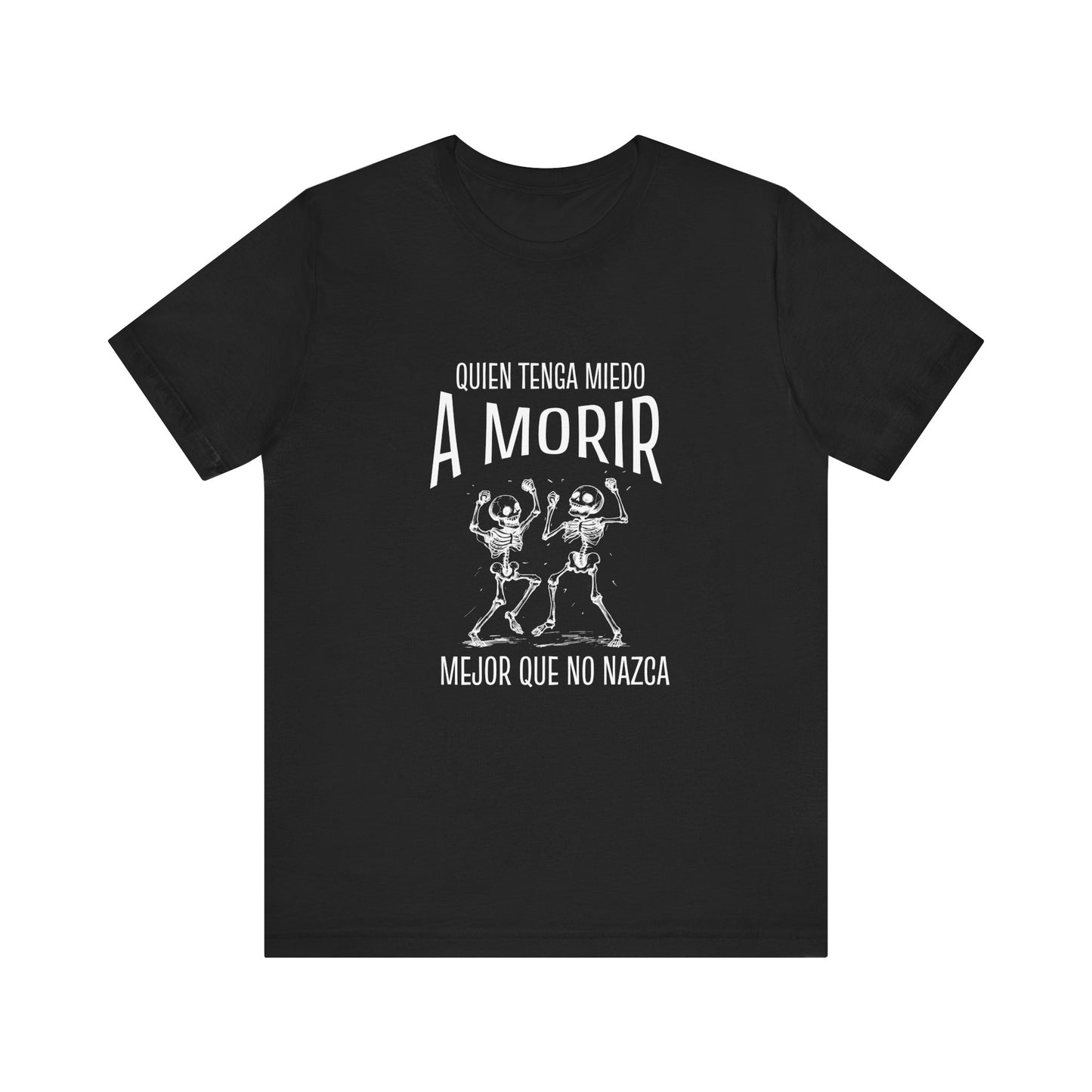 Quien Tenga Miedo a Morir, Mejor Que No Nazca Graphic Tee - Fearless Mexican Attitude | Camiseta con Actitud Mexicana