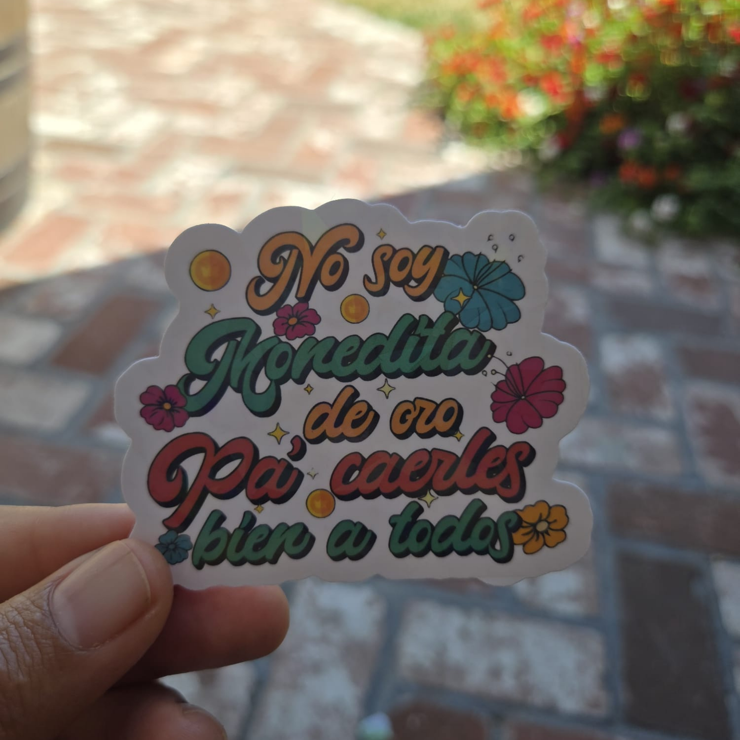 No Soy Monedita de Oro – Die Cut Holographic Sticker | Poderosa, Real y Sin Filtro 💅✨