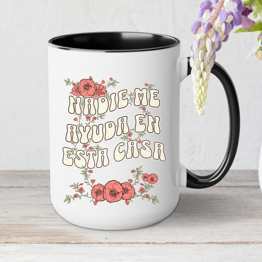 Nadie Me Ayuda En Esta Casa Mug – 15oz Cafesito Mug | Para la Reina Cansada Pero Hermosa ☕💐