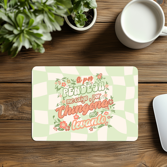 Chingona Energy Mouse Pad – Si por Pendeja Me Caigo | Funny Latina Office Decor