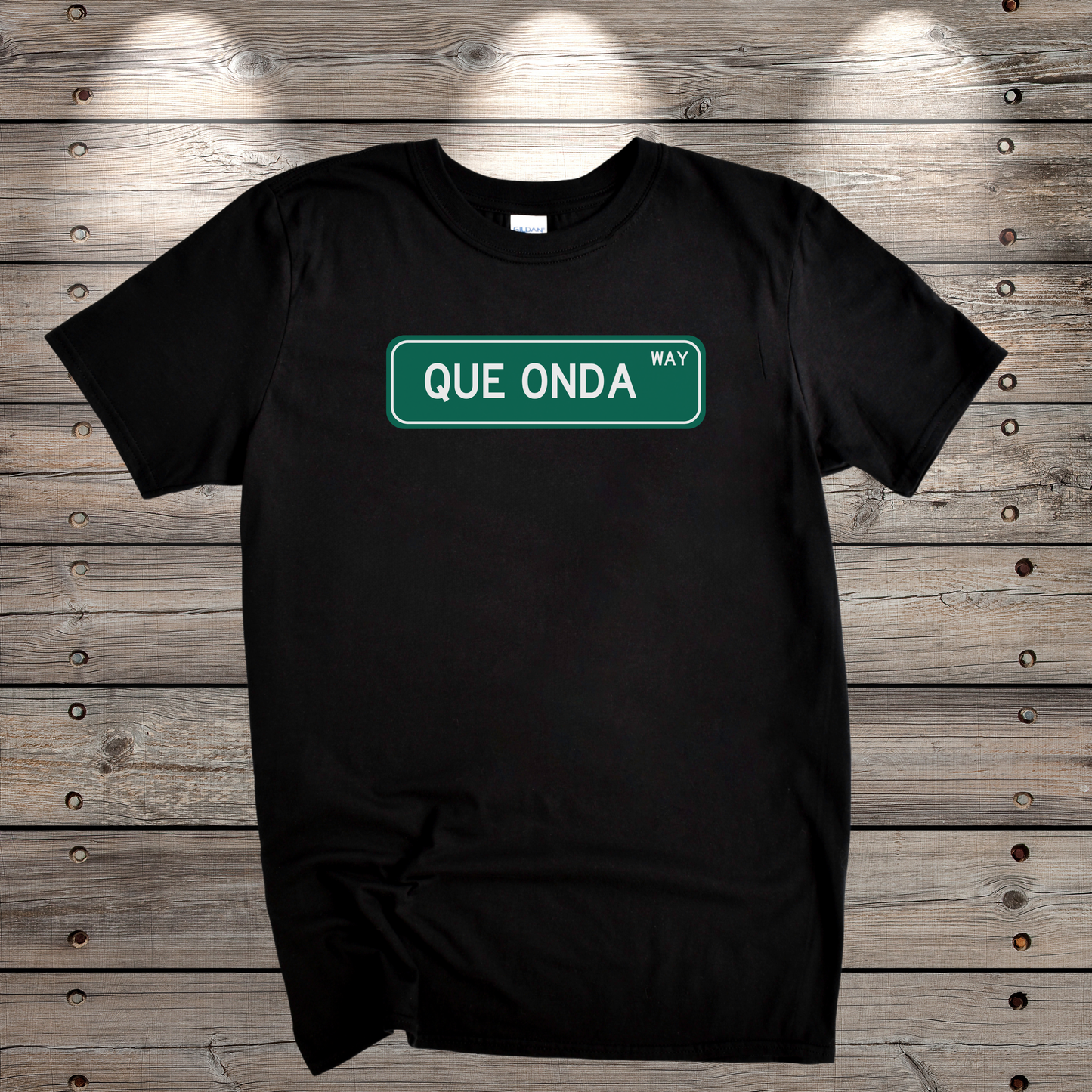 Qué Onda Street Sign Graphic Tee - Fun & Chill Latinx Shirt | Camiseta Relajada y Divertida